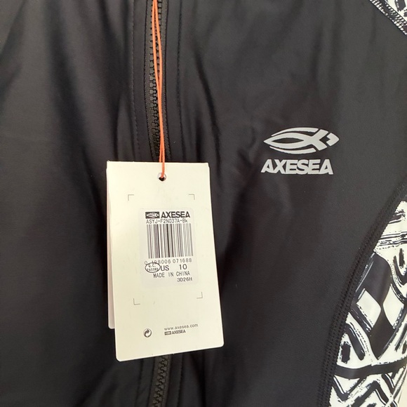 Axesea UPF 50+ Coverage Modest Black One-Piece Swimsuit Short Sleeve Size 10 NWT - Picture 2 of 8